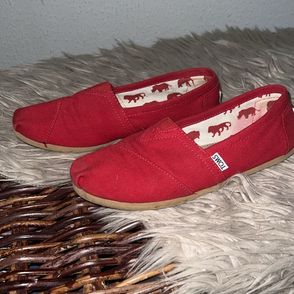 Tom’s Red, size Women’s 8 and a 1/2 shoes. - Picture 5 of 6